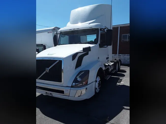 2018 VOLVO VNL64TRACTOR