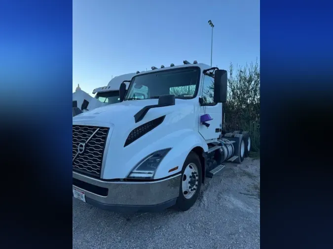 2019 VOLVO VNL64T-300f8ae12203608731bbd055ebb47db9f73