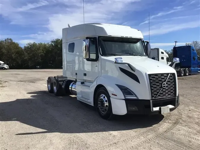 2021 VOLVO VNL740