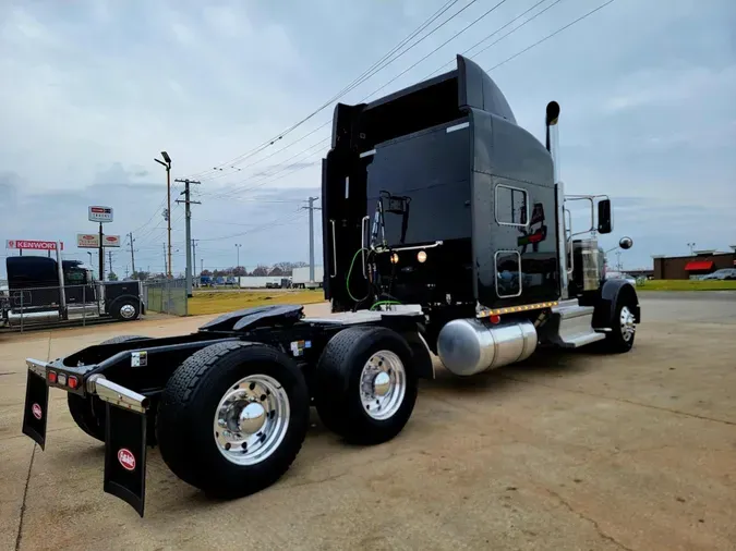 2022 Peterbilt 389