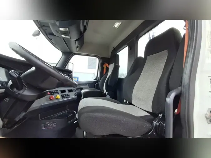 2020 Freightliner Cascadia 126