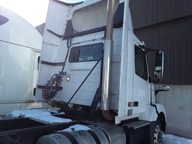 2017 VOLVO VNL42T 300