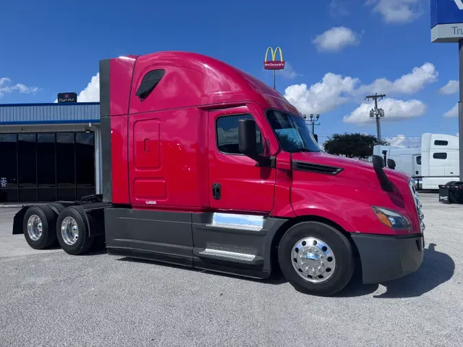 2020 FREIGHTLINER CASCADIA 126