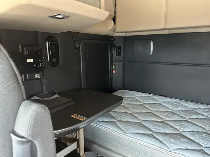 2023 Kenworth T680