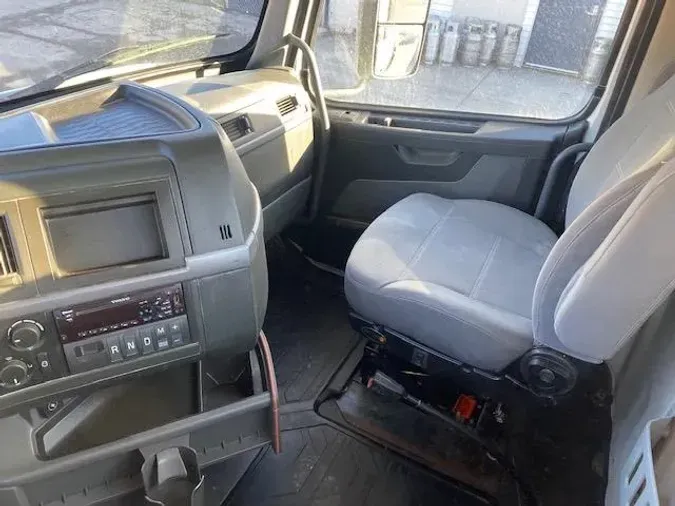 2021 Volvo VNR64T300