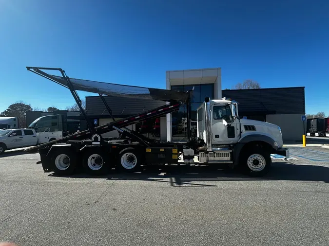 2018 Mack GU813