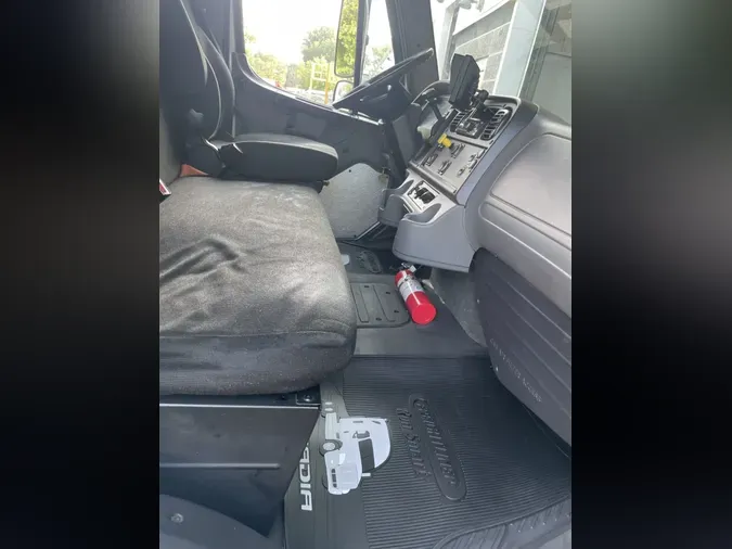 2018 FREIGHTLINER M2 106