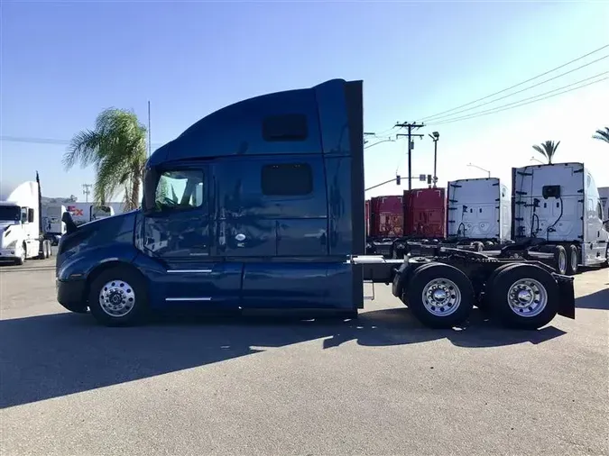 2019 VOLVO VNL860