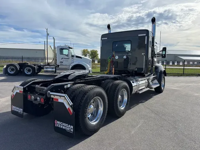2026 Kenworth T880