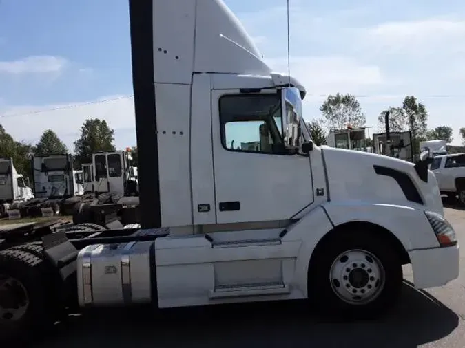 2017 Volvo VNL300