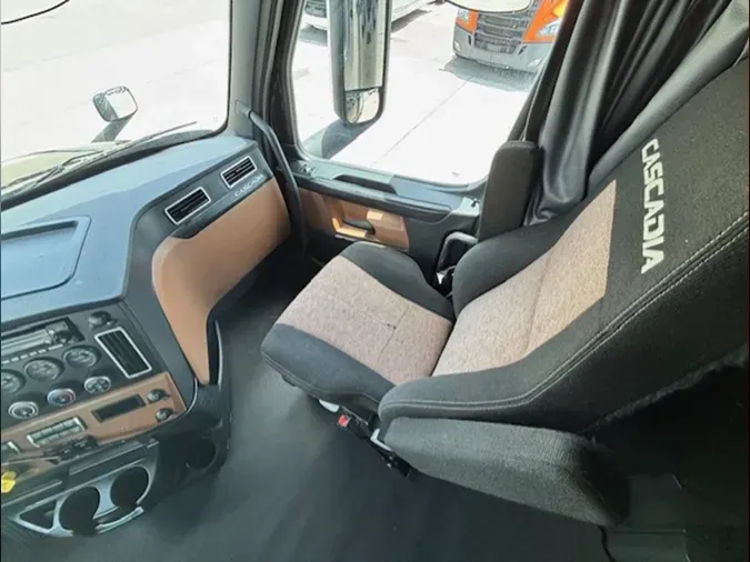 2023 Freightliner Cascadia 126