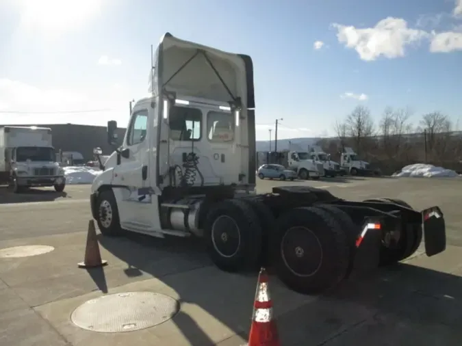 2019 FREIGHTLINER/MERCEDES CASCADIA 125