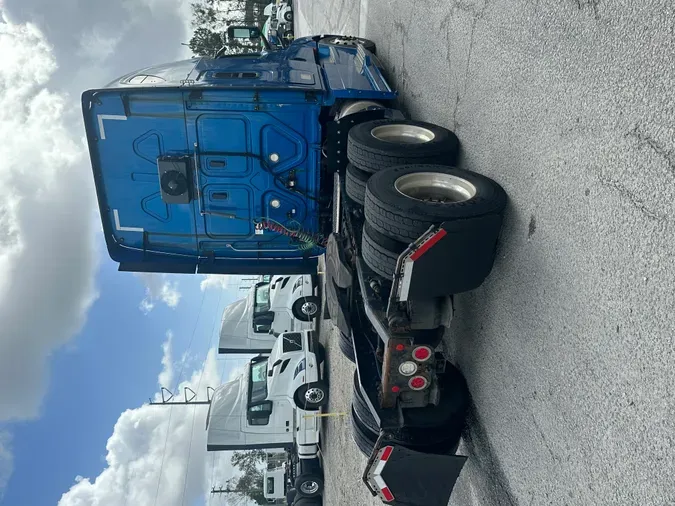 2019 Freightliner Cascadia 126