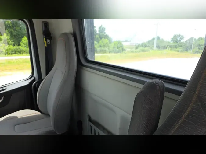 2019 Volvo VNL300