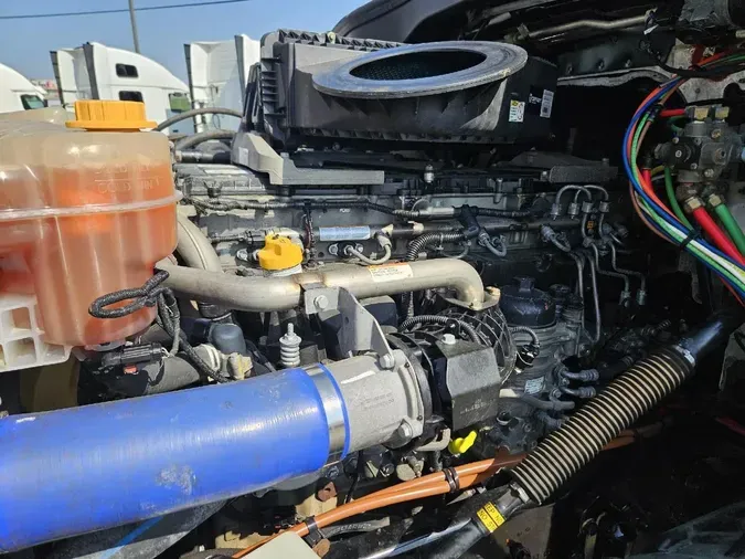 2021 FREIGHTLINER Cascadia 126
