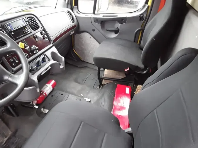 2018 FREIGHTLINER M2 106
