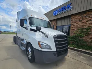 2021 FREIGHTLINER Cascadia 126
