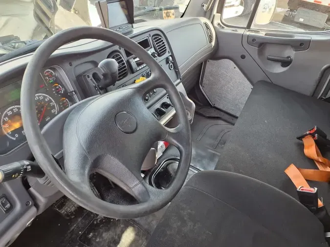 2020 FREIGHTLINER/MERCEDES M2 106