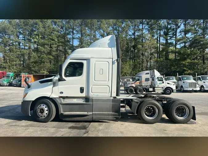 2021 Freightliner Cascadia 126