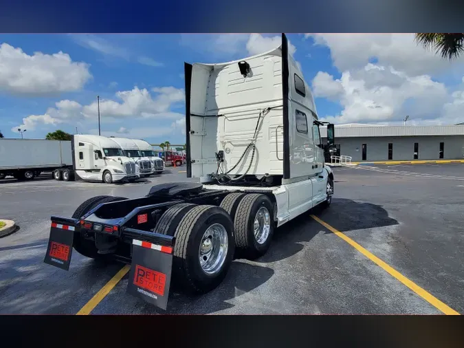 2022 Volvo VNL 860