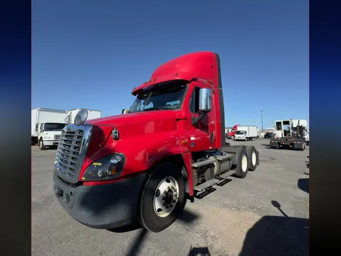 2019 FREIGHTLINER CASCADIA 125f8da45f275343a413db8db0c7012a4e1