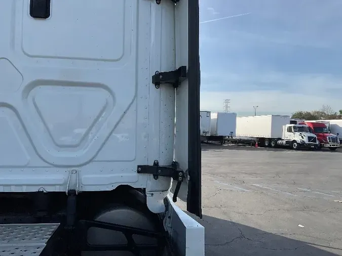 2017 FREIGHTLINER X12564ST