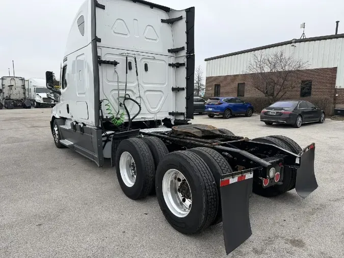 2022 FREIGHTLINER Cascadia 126