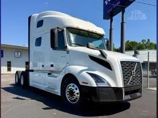 2022 VOLVO VNL64T760
