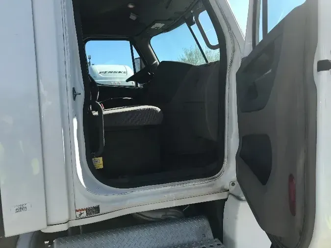 2018 Freightliner X12564ST