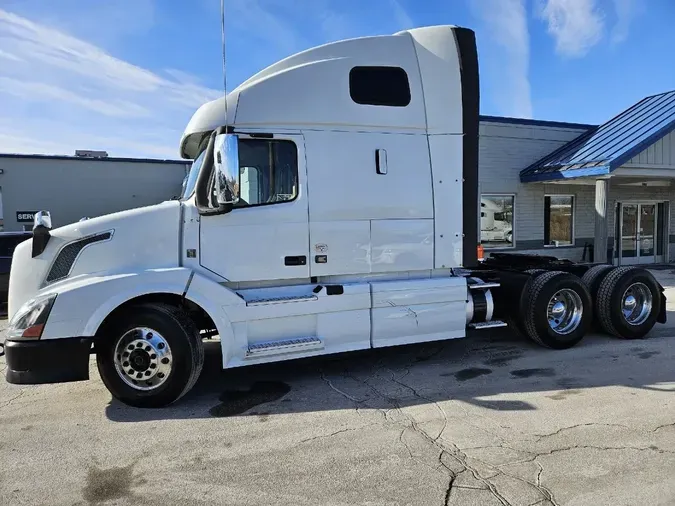 2015 VOLVO VNL64T670