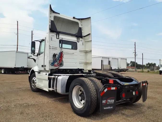 2019 VOLVO VNR42T 300