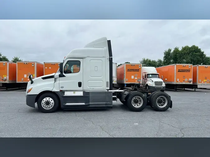 2020 Freightliner Cascadia 126
