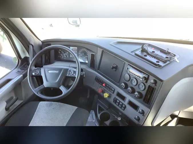2021 Freightliner Cascadia 126