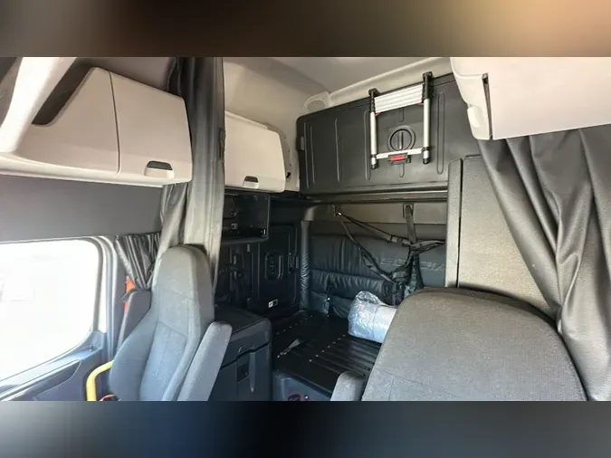 2024 Freightliner Cascadia 126