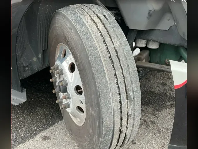 2025 VOLVO VNL64T740f8eb3356a6b21d2fd2bedd9a345c0cd2