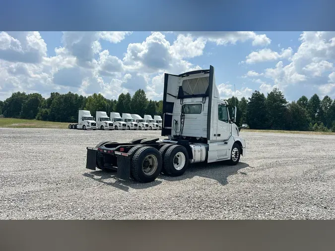 2017 Volvo VNL300