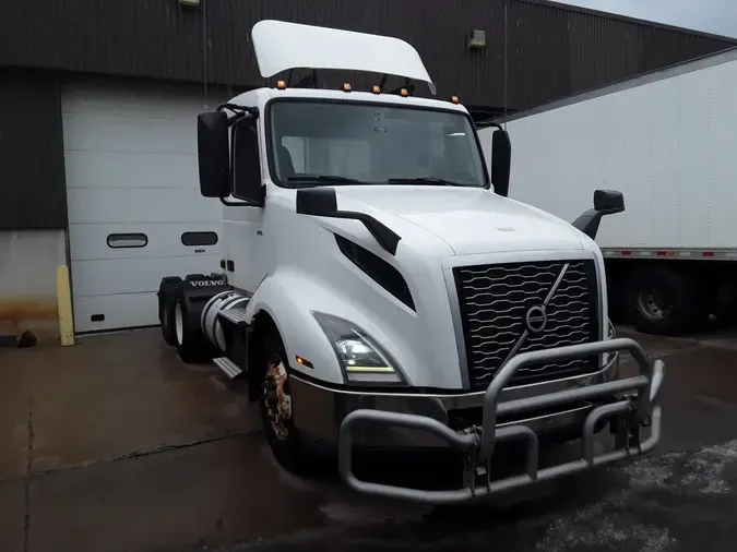 2019 VOLVO VNL64T-300