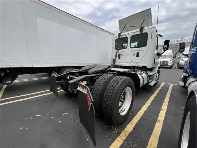 2016 FREIGHTLINER/MERCEDES CASCADIA 113