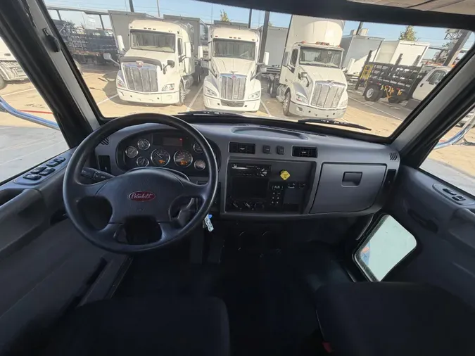 2021 Peterbilt 348