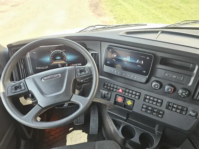 2026 Freightliner PJ126SLP