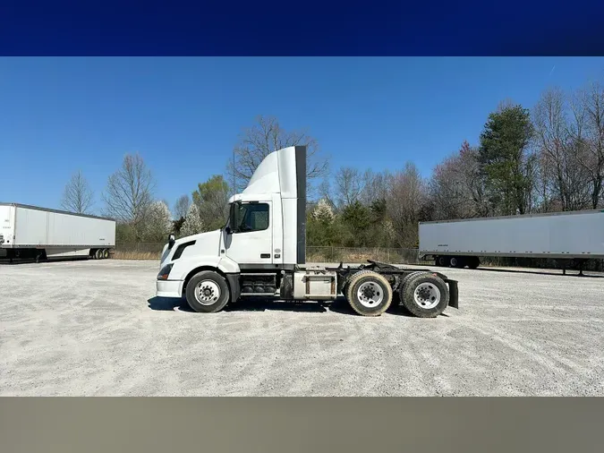 2015 Volvo VNL300