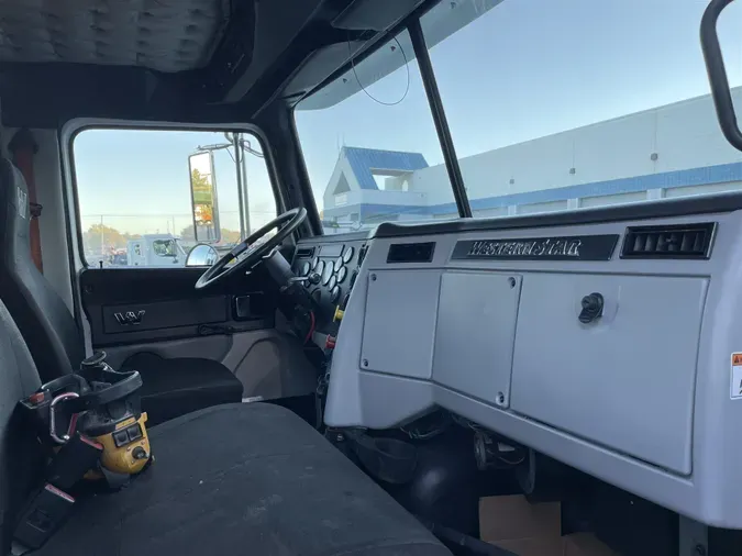 2015 Western Star 4700SB