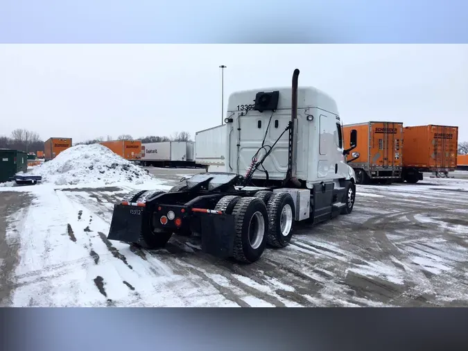 2021 Freightliner Cascadia 126