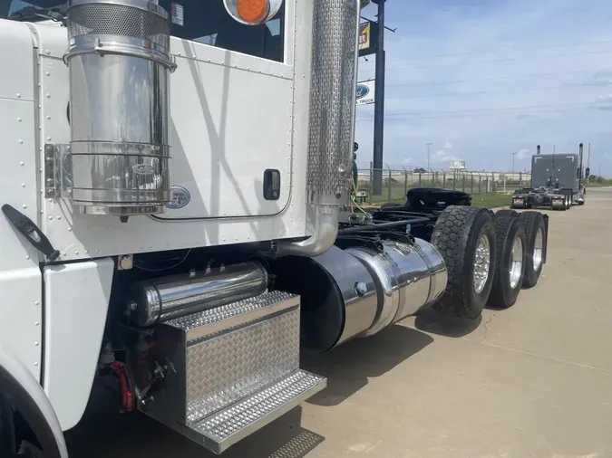 2020 Peterbilt 389