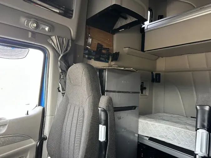 2022 PETERBILT 579
