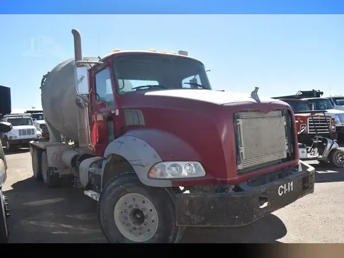 2013 MACK GRANITE GU813