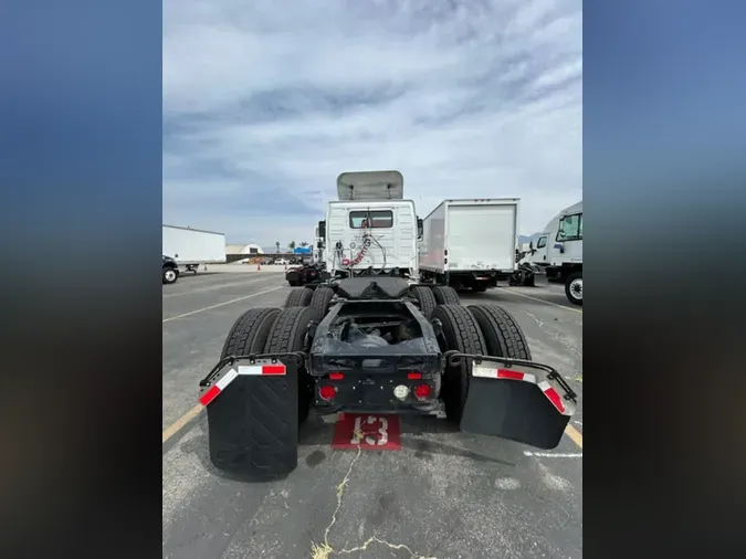 2019 VOLVO VNL64T-300