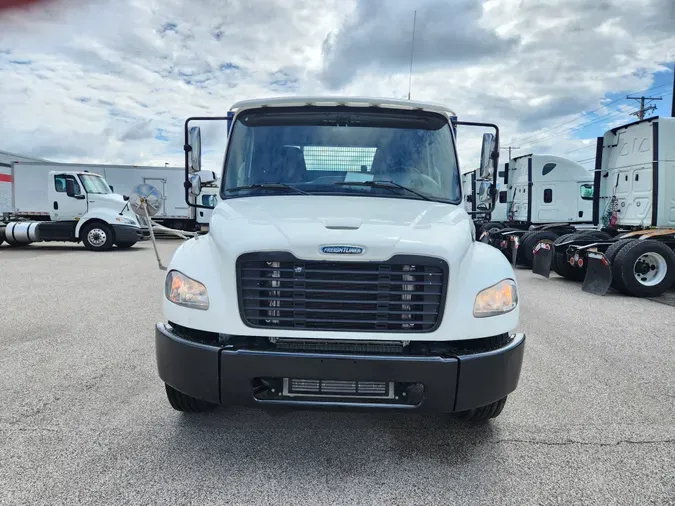 2015 FREIGHTLINER/MERCEDES M2 106