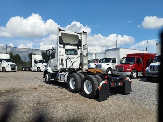 2019 VOLVO VNL64T-300