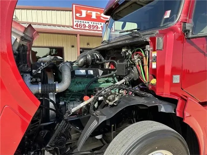 2018 VOLVO VNL64T780